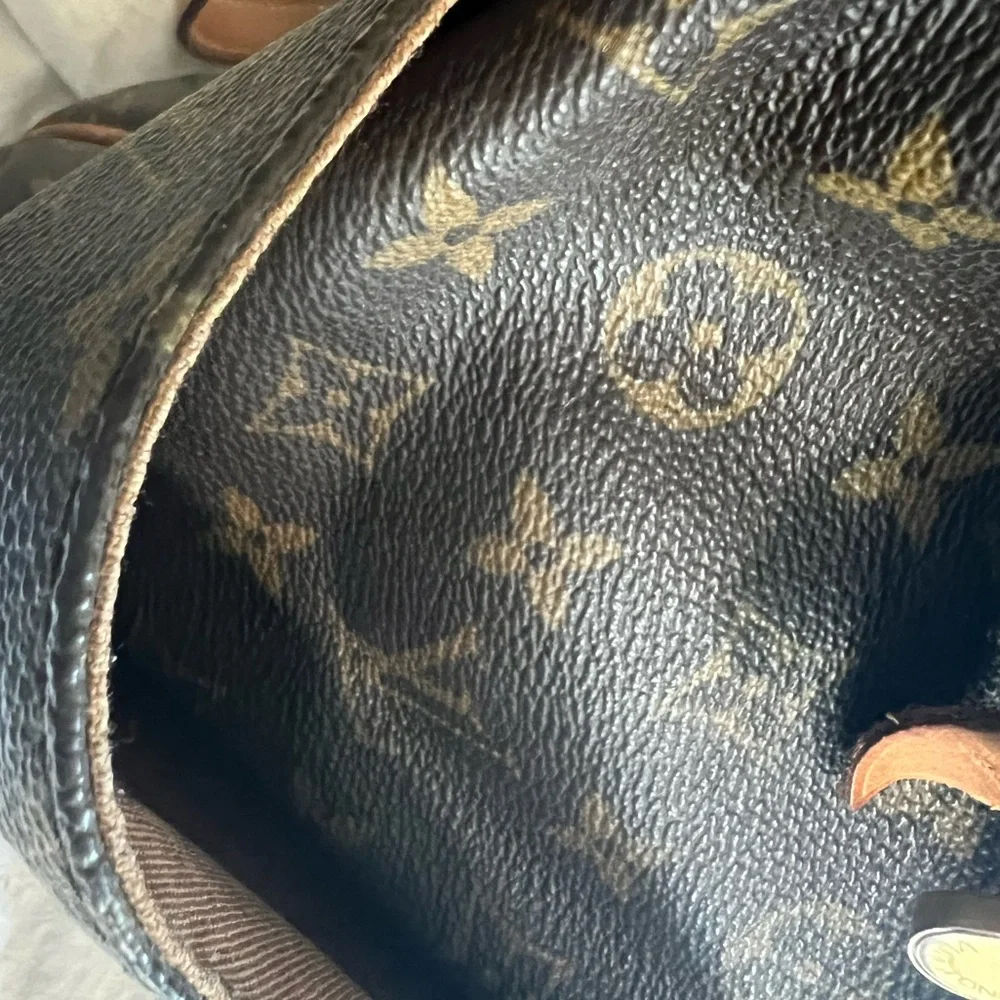 Louis Vuitton Totally MM Tote Bag - Picture 9 of 16